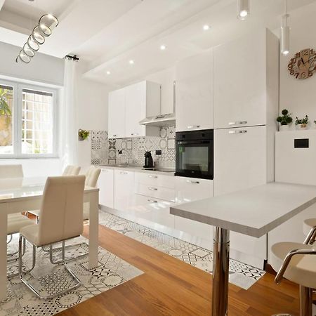 3 Bed Modern Flat - 15 Minutes Walk To Colosseum Roma Exterior foto