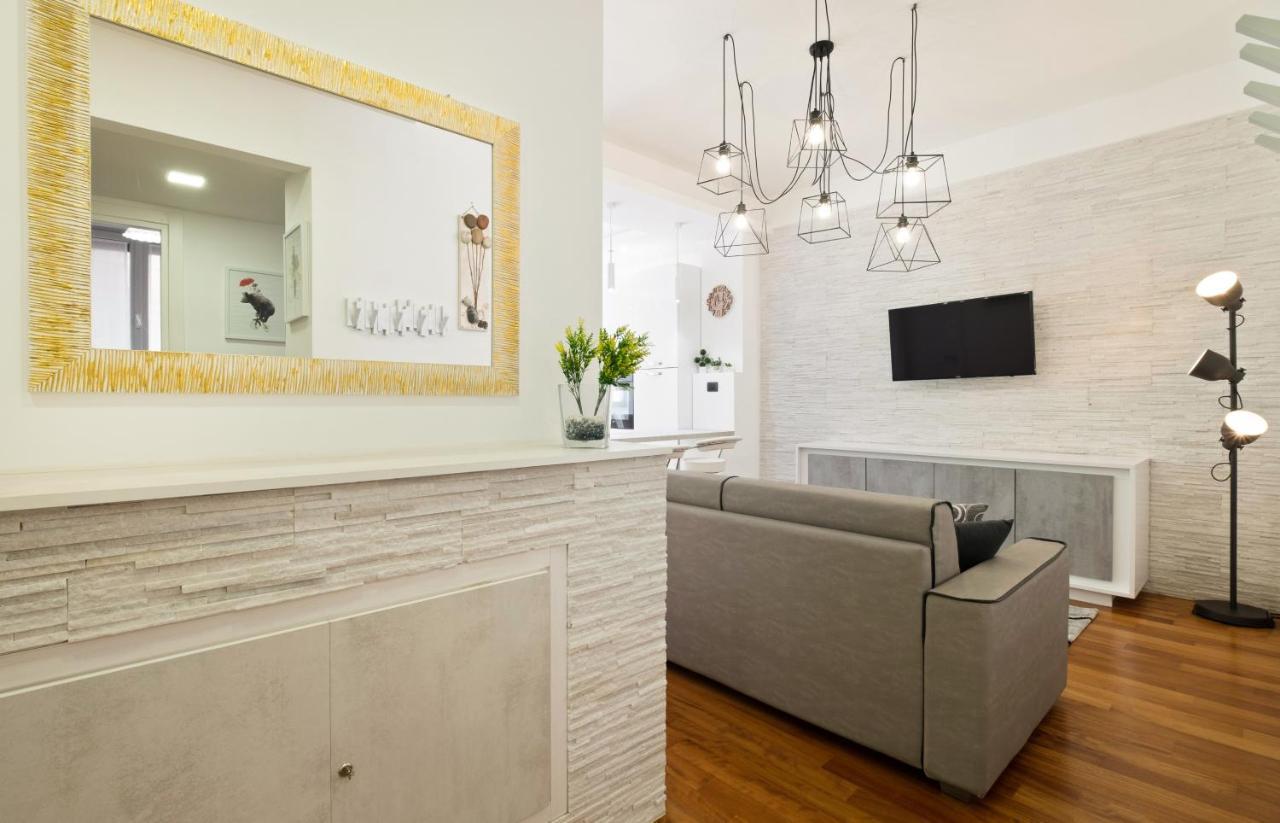 3 Bed Modern Flat - 15 Minutes Walk To Colosseum Roma Exterior foto